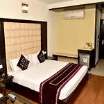 Oyo Premium Sector 43 B
