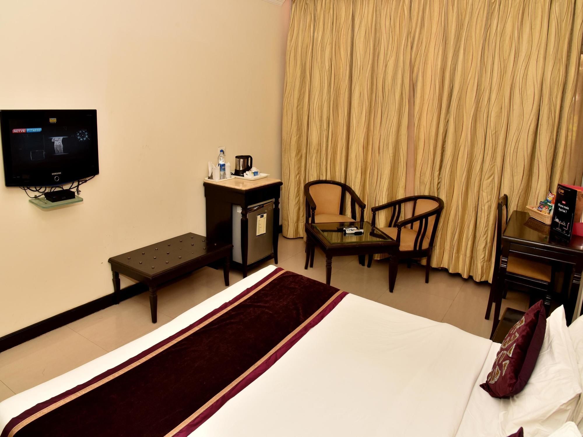 Oyo Premium Sector 43 B Hotel